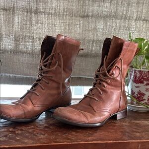 Cool, comfy, and sexy BÖRN combat 🥾 boots!  NWOT!